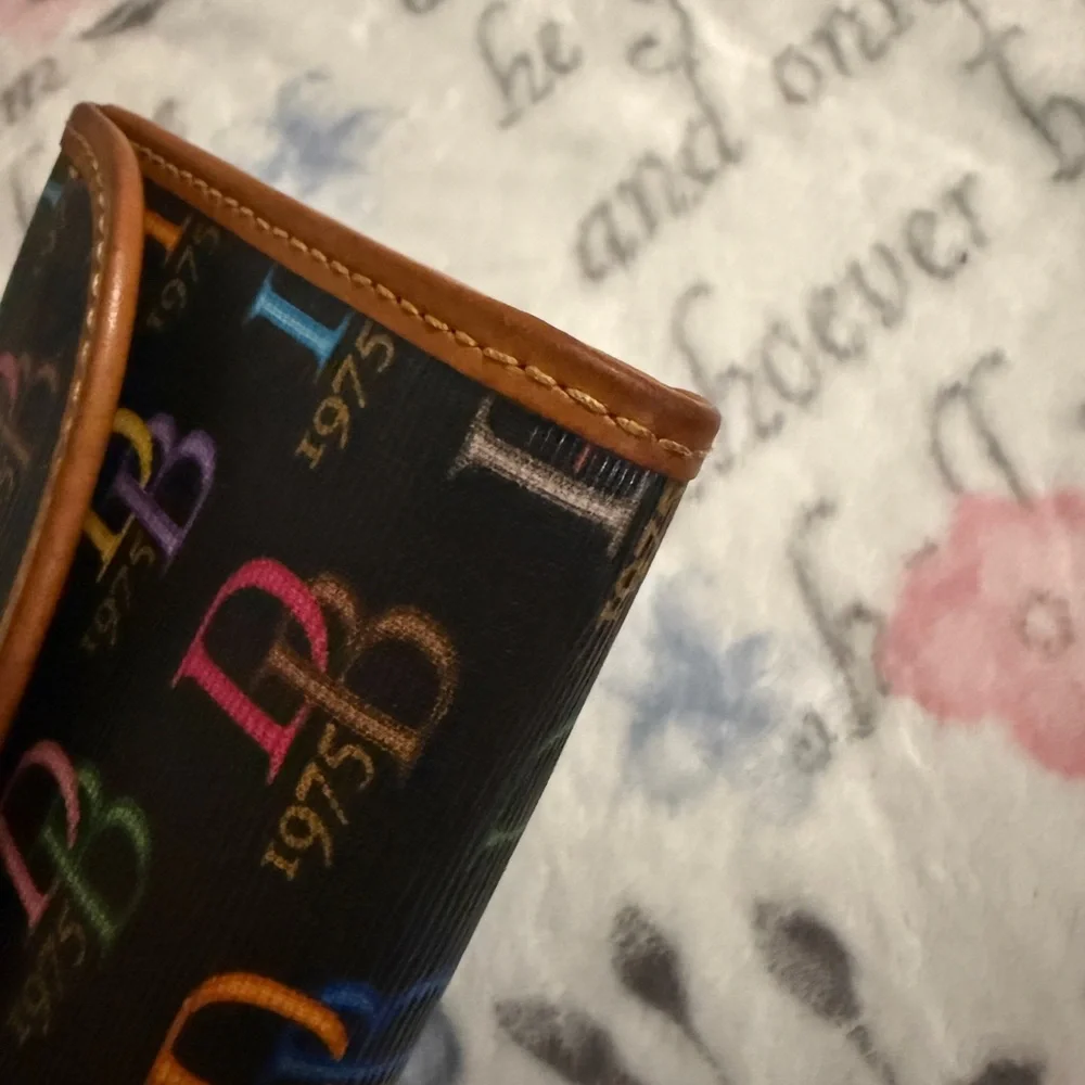 Dooney & Bourke DB75 multi-color slim wallet EUC - Picture 5 of 16